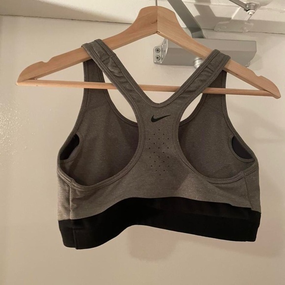 Nike sports bra - Picture 2 of 2
